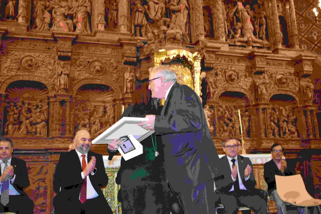 El Colegio Diocesano Las Vi As Recibe La Medalla De Oro Con Motivo De