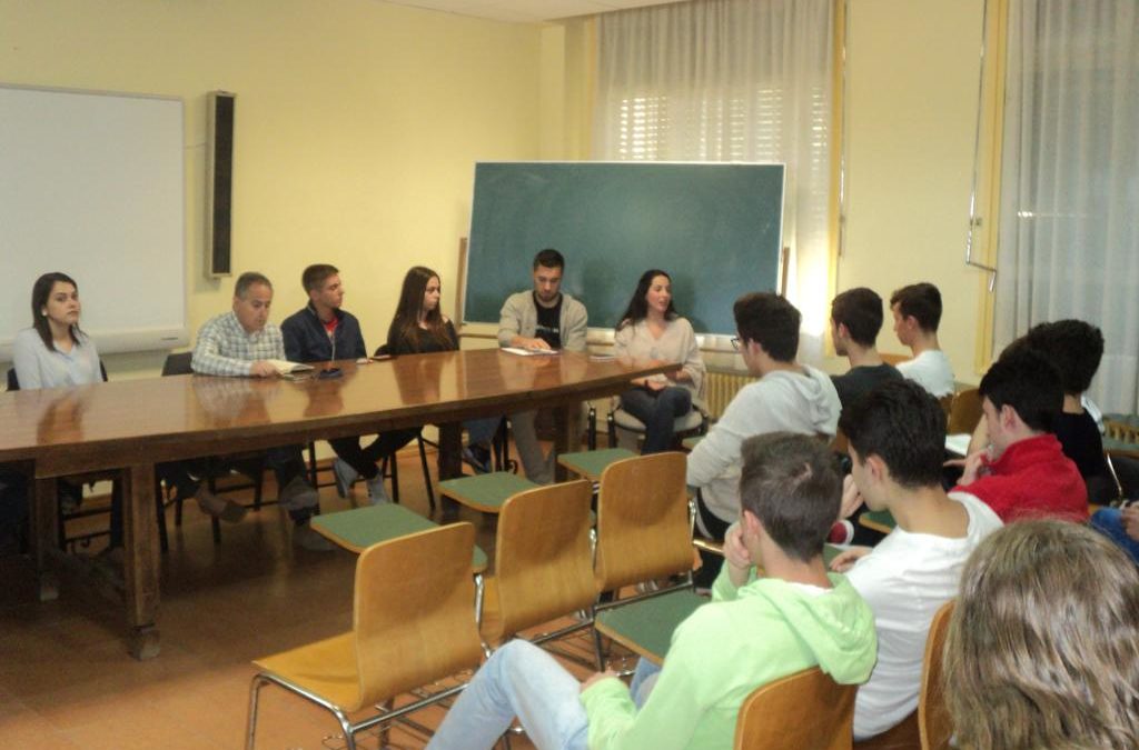 CHARLAS DE ORIENTACIÓN A CARGO DE LA ASOCIACIÓN DE EXALUMNOS DEL COLEGIO