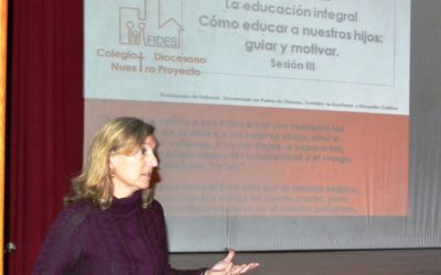 PROYECTO DE INNOVACIÓN FIDES EN COLEGIO "LAS VIÑAS" CON EL TEMA "GUIAR Y MOTIVAR" EN SU TERCERA SESIÓN DE ESCUELA DE PADRES