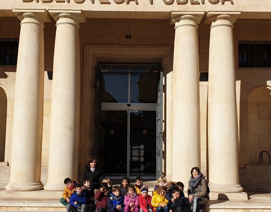 LOS ALUMNOS DE INFANTIL DE LAS VIÑAS VISITAN LA BIBLIOTECA PÚBLICA DEL ESTADO JAVIER SIERRA