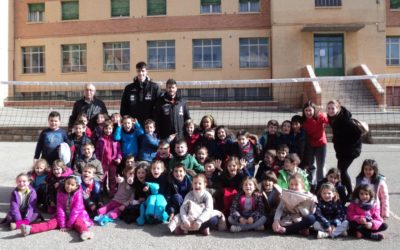 LOS ALUMNOS DE 1º DE PRIMARIA SE ACERCAN AL VOLEIBOL