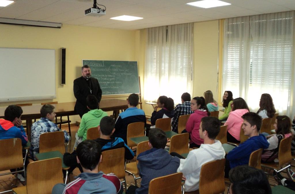 VISITA PASTORAL DE DON CARLOS ESCRIBANO AL COLEGIO “LAS VIÑAS”