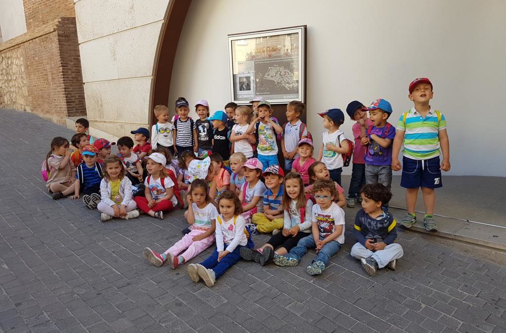 LOS  NIÑOS  DE  TRES  AÑOS DEL COLEGIO "LAS VIÑAS" VISITAN  LA  FUNDACIÓN  AMANTES