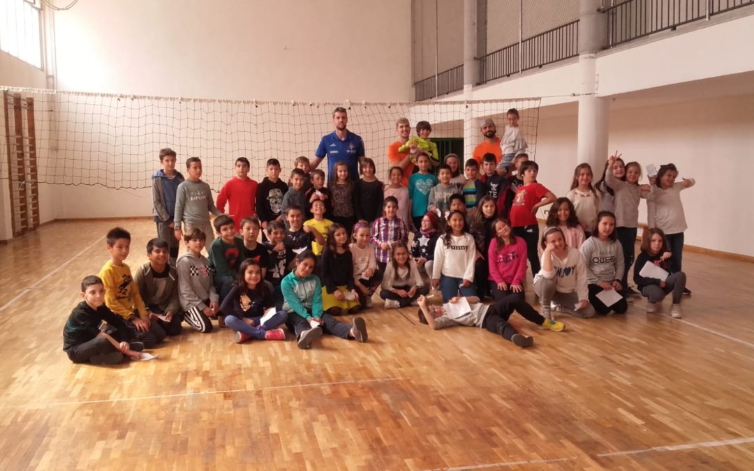 CLINIC DE VOLEY CON LOS ALUMNOS DE 4º DE PRIMARIA