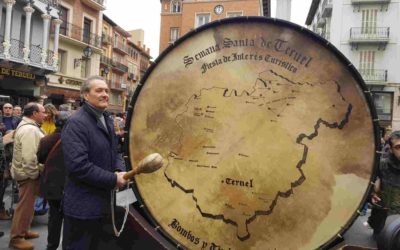 D. PEDRO FERNÁNDEZ, DIRECTOR DEL COLEGIO, Y PREGONERO DE LA SEMANA SANTA, ENCARGADO DE DAR COMIENZO A LA "ROMPIDA" DE LA HORA