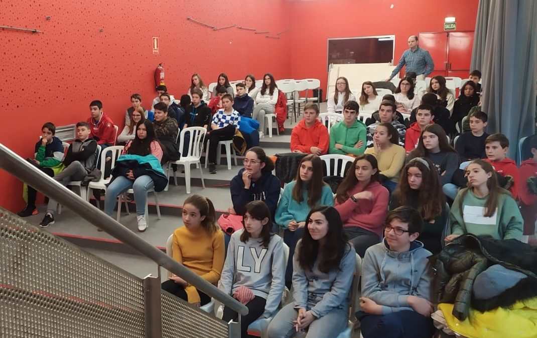 LOS ALUMNOS DE 2º Y 3º DE ESO PARTICIPAN EN JORNADAS DE FORMACIÓN EN SEGURIDAD VIAL PARA JÓVENES