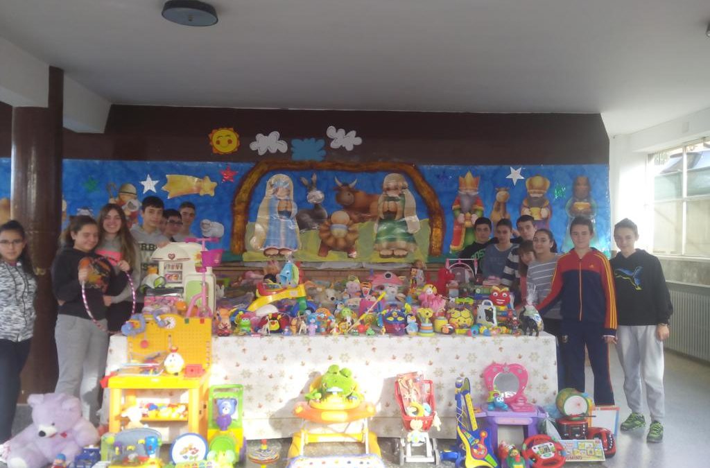 LOS ALUMNOS DEL COLEGIO"LAS VIÑAS" VOLCADOS CON LOS MAS NECESITADOS.