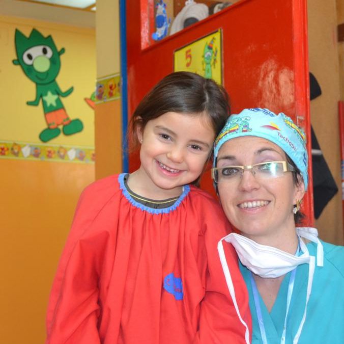 LOS ALUMNOS DE EDUCACIÒN INFANTIL 5 AÑOS DEL COLEGIO “LAS VIÑAS” SE ACERCAN AL MUNDO DE LA MEDICINA
