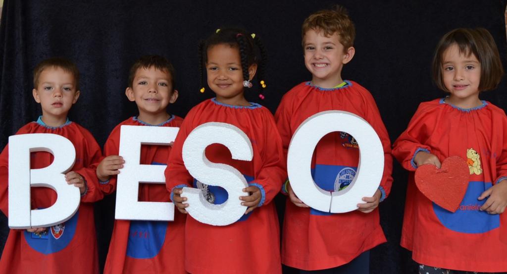 EL COLEGIO “LAS VIÑAS” HOMENAJEA A LOS  MAYORES