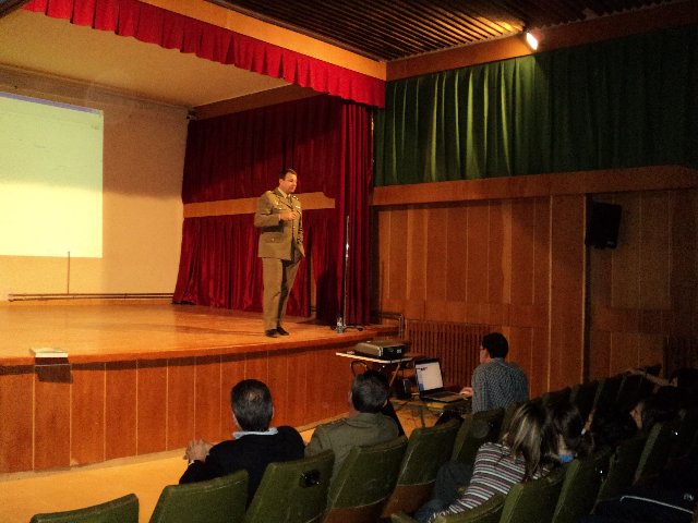 Charla-coloquio "La formación en las fuerzas armadas"