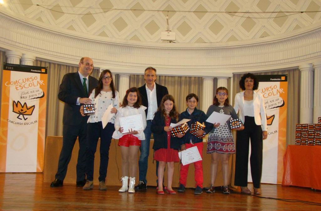 LOS ALUMNOS DE “LAS VIÑAS” SE ACERCAN A LA FIGURA DEL REY