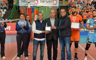 EL C.V. TERUEL HOMENAJEA AL CLUB DEPORTIVO LAS VIÑAS