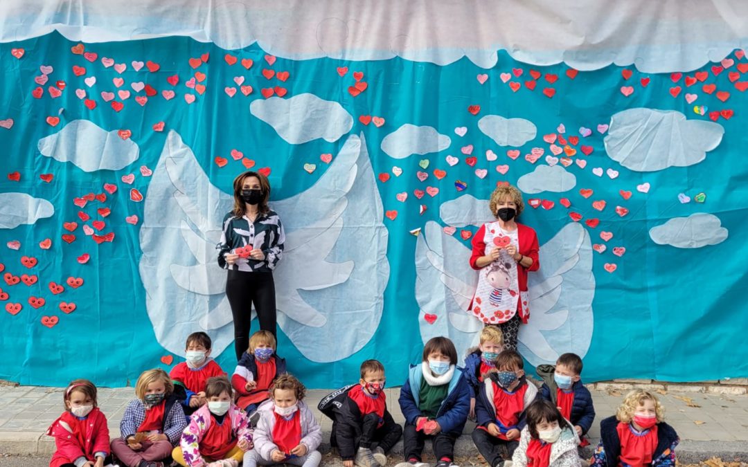 LOS ALUMMOS DE LAS VIÑAS ENVÍAN UN BESO AL CIELO