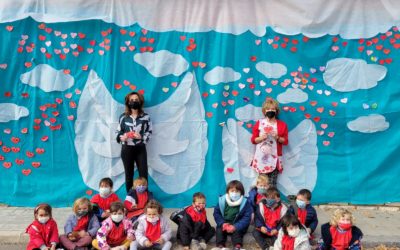 LOS ALUMMOS DE LAS VIÑAS ENVÍAN UN BESO AL CIELO